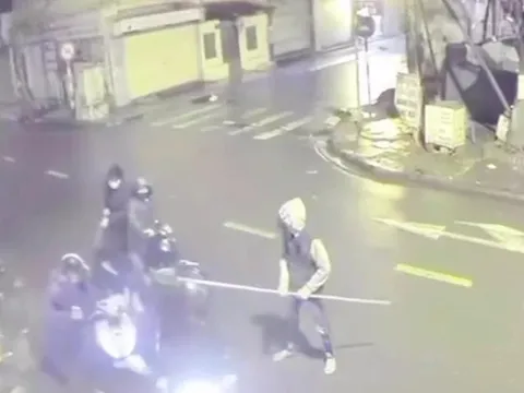 Bắt nhóm đối tượng cầm 'phóng lợn' cướp tài sản người đi đường