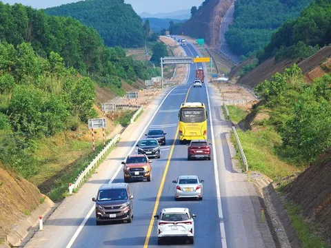 Thủ tướng chỉ đạo đầu tư sớm nhất đối với các tuyến đường bộ cao tốc quy mô 2 làn xe