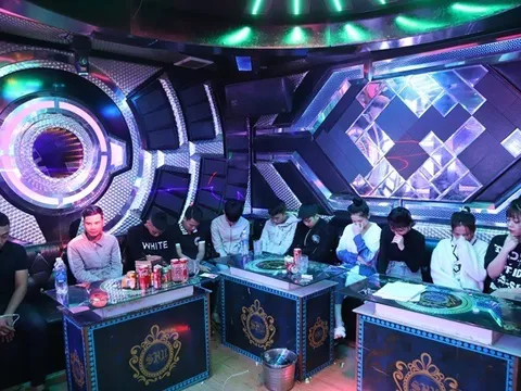 Bắt quả tang nhóm 'nam thanh nữ tú' mở tiệc ma túy trong quán karaoke