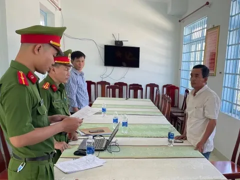 Khởi tố cựu chủ tịch xã tiếp tay cho vợ lừa đảo hơn 11 tỷ đồng