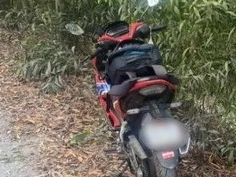 Điều tra vụ người đàn ông chết trong tư thế treo cổ cạnh xe máy