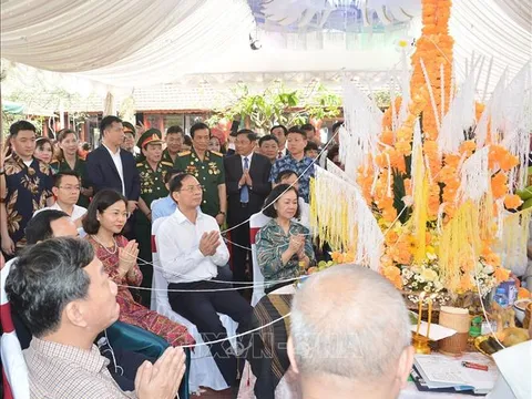 Lãnh đạo Đảng, Nhà nước tham dự đón Tết cổ truyền Bunpimay của Lào