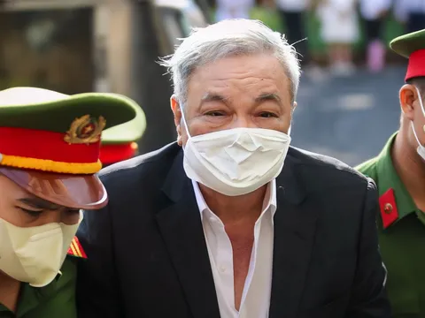 Bị cáo Trần Qúi Thanh cùng 2 con gái hầu tòa