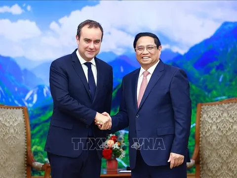 Thủ tướng Phạm Minh Chính tiếp Bộ trưởng Bộ Quân đội Cộng hòa Pháp
