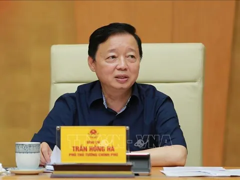 Đẩy mạnh phân cấp, phân quyền gắn với kiểm soát trong thực hiện chính sách đất đai