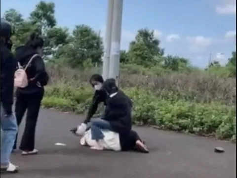 Xác minh vụ nữ sinh lớp 7 bị nhóm bạn lao vào đánh hội đồng ở Đắk Lắk