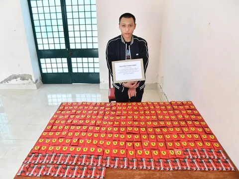 Bắt đối tượng vận chuyển 260 bịch 'nước vui' từ Campuchia về Việt Nam