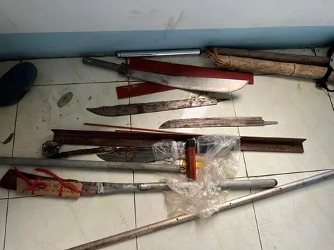 Bắt nhóm thanh niên hỗn chiến bằng mã tấu trong đêm ở Bình Dương