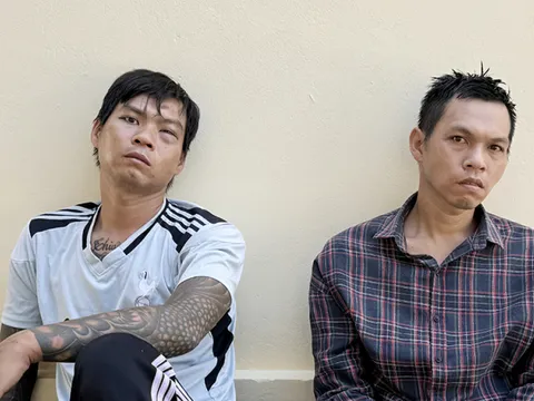 Bắt 2 anh em ruột trốn truy nã đặc biệt, thu nhiều súng và hung khí