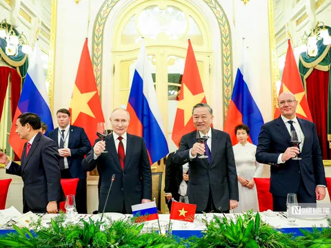 Chủ tịch nước Tô Lâm chủ trì Tiệc chiêu đãi Tổng thống Putin