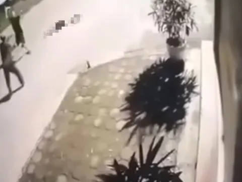 Mâu thuẫn gia đình, người đàn ông dùng dao chém bố và anh trai trọng thương