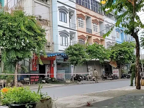 Hai cô gái bị đâm trọng thương tại tiệm massage ở TP.HCM