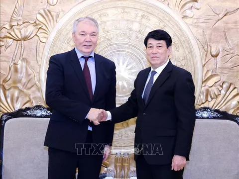 Thường trực Ban Bí thư Lương Cường tiếp Phó Chủ tịch Đảng Cộng sản Liên bang Nga