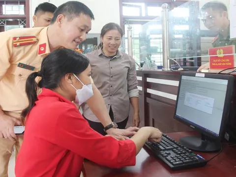 Từ 1/8, người dân có thể đăng ký, bấm biển số xe trên cổng dịch vụ công hoặc VNeID