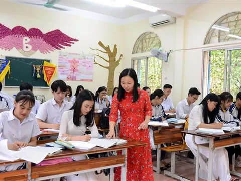 Bảo đảm quyền được hỗ trợ tiền đóng học phí nâng trình độ chuẩn của giáo viên