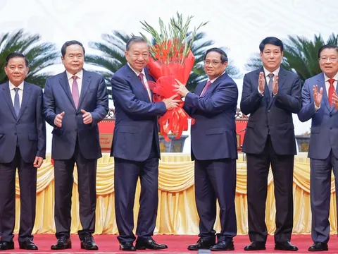 Tổng Bí thư, Chủ tịch nước Lào chúc mừng Tổng Bí thư, Chủ tịch nước Tô Lâm