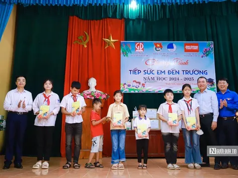 NXB Giáo dục Việt Nam và Tạp chí ĐS&PL tổ chức chương trình 'Tiếp bước em đến trường năm 2024'