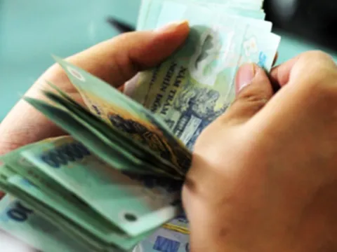 Nữ thư ký liều lĩnh tham ô tiền của Ban quản trị cụm nhà chung cư Mulberry Lane