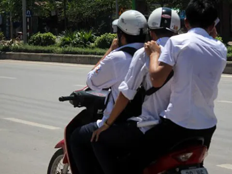 Từ 1/1/2025, bổ sung thêm trường hợp chở 3 người trên xe máy không bị phạt