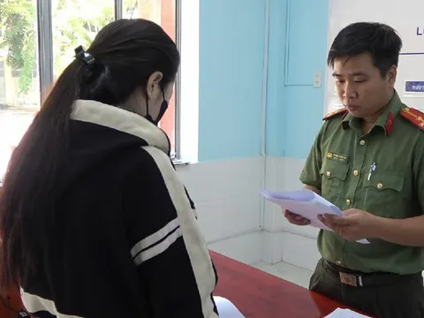 Một phụ nữ bị xử phạt vì livestream, chia sẻ trang web đánh bạc