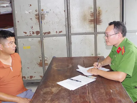 Bắt nhóm đối tượng trả lương cho công nhân bằng ma túy ở Hà Nam