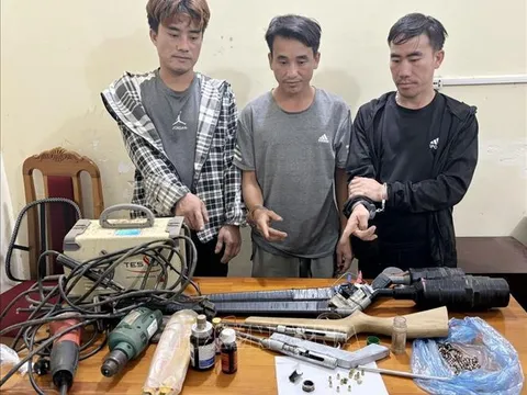 Bắt nhóm đối tượng chế tạo súng, tàng trữ thuốc phiện ở Sơn La