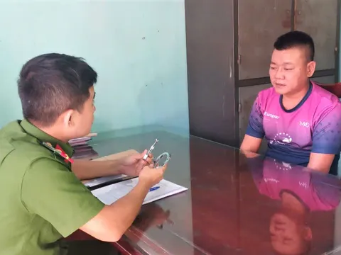 Khởi tố đối tượng giả danh Công an cưỡng đoạt tiền của gái mại dâm