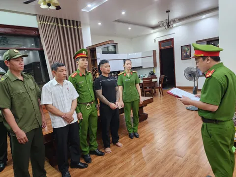 Bắt đối tượng cho vay lãi nặng 365%/năm ở Quảng Bình