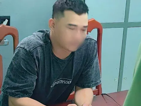 Bắt tạm giam 2 đối tượng mua bán, tàng trữ, sử dụng trái phép vũ khí quân dụng