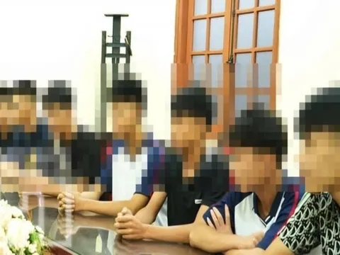 Nhóm thanh niên táo tợn chém mô tô, cướp biển số xe của người đi đường