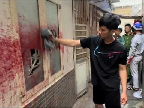 Bắt đối tượng đập cửa kính, ném mắm tôm pha sơn vào nhà dân ở TP.HCM