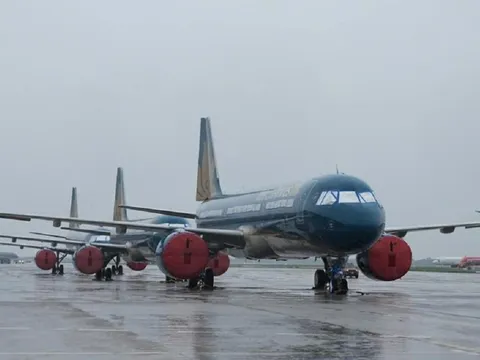 Tạm dừng tiếp nhận các chuyến bay ở miền Trung do ảnh hưởng bão Trà Mi