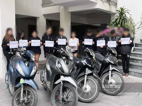 Tạm giữ nhóm 'quái xế' tông tử vong cô gái chờ đèn đỏ ở Hà Nội