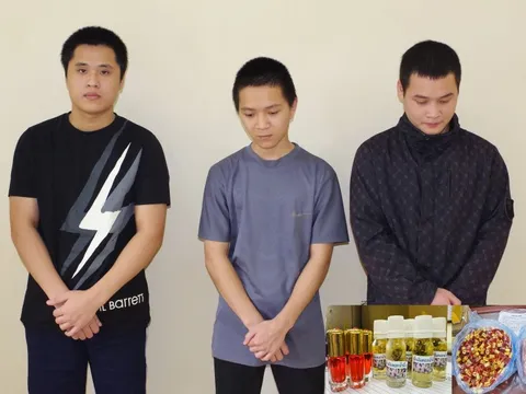 Khởi tố 3 đối tượng 'chế' bùa yêu rồi đem bán ở Hà Nam