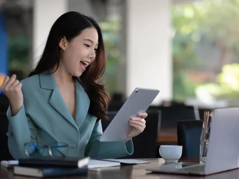 Tìm hạnh phúc từ những khoảnh khắc yêu thương trong cuộc sống hàng ngày