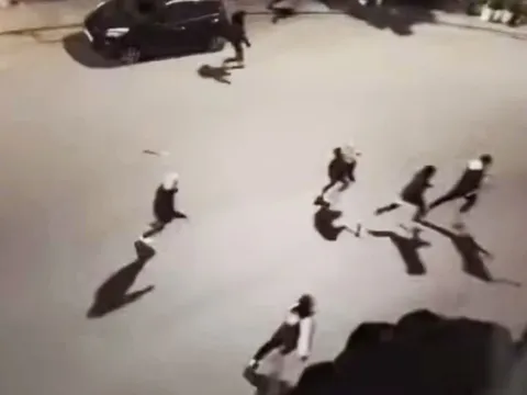 Triệu tập 16 thanh niên hỗn chiến vì 'nẹt pô' tại Hạ Long