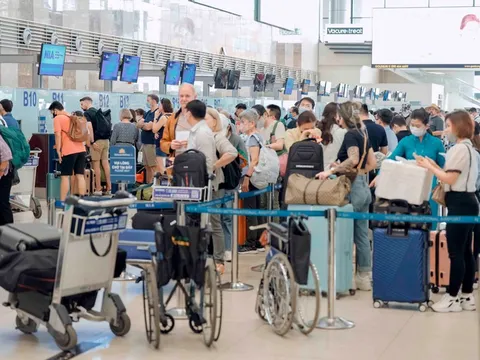 Kiểm tra kê khai, niêm yết giá vé máy bay, xe khách dịp Tết