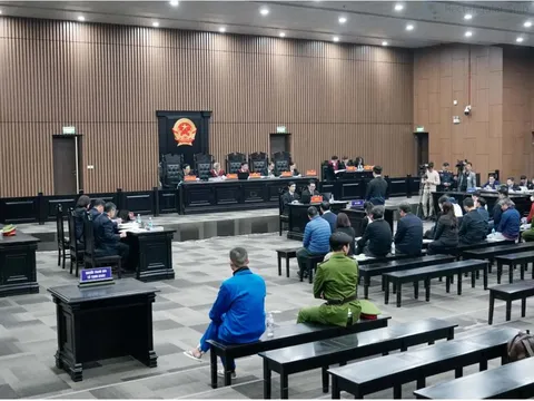 Các bị cáo trong vụ chuyến bay giải cứu giai đoạn 2 hầu tòa