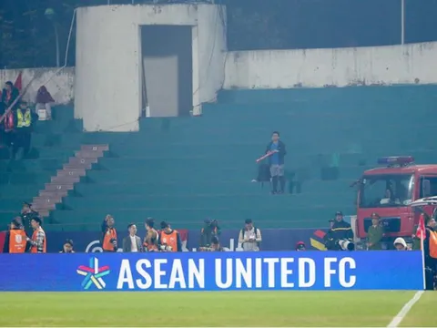 Cô đơn trên... khán đài