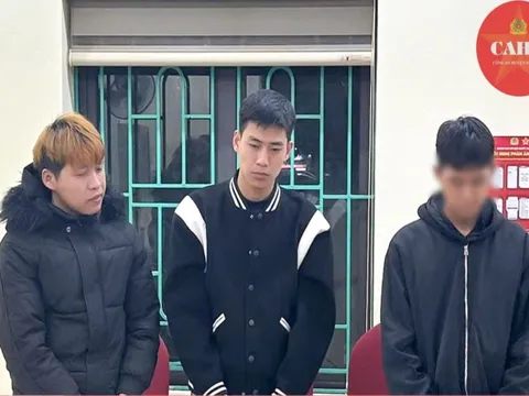 Bắt tạm giam đối tượng dùng kiếm chém người trước cổng trường học