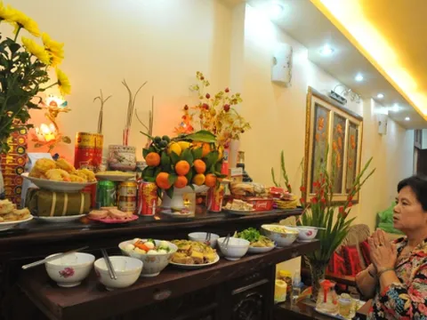 Bài văn khấn tất niên Tết Ất Tỵ 2025 đầy đủ, chính xác