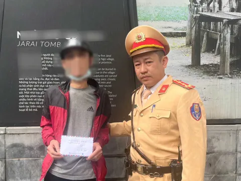 Bắt đối tượng giấu ma túy trong túi quần đi dạo phố mùng 4 Tết