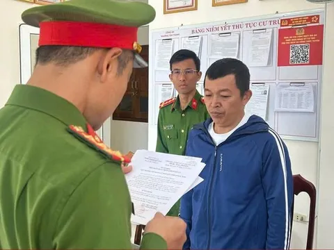 Bắt giữ nhân viên nhà hàng dùng cồn y tế pha rượu làm 2 du khách tử vong