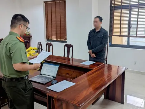 Vận động thành công đối tượng trốn ra nước ngoài về Việt Nam đầu thú