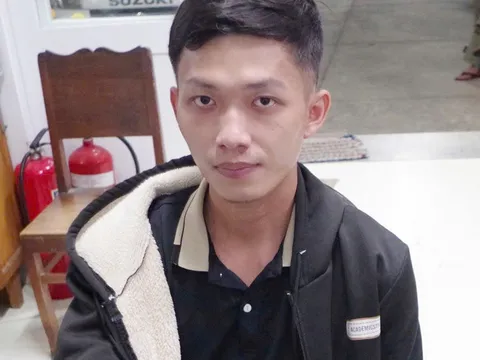 Tạm giữ hình sự đối tượng chuyên mang vàng giả đi cầm đồ