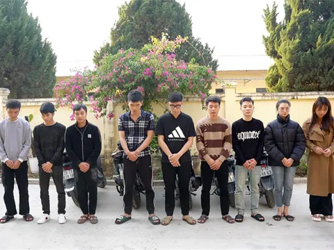 Khởi tố, bắt tạm giam 9 đối tượng lừa bán điện thoại iphone giá rẻ