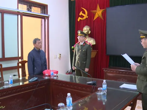 Khởi tố 2 đối tượng làm giả giấy tờ của quân đội để hưởng chế độ