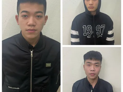 Khởi tố 3 đối tượng mang mã tấu đe dọa nạn nhân trên sân bóng