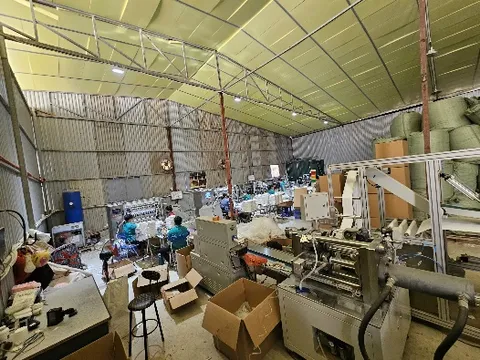 Khởi tố 2 đối tượng sản xuất bông tẩy trang giả ở Hà Nội