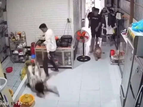 Xác minh clip người phụ nữ bị đánh gục khi đang nấu ăn
